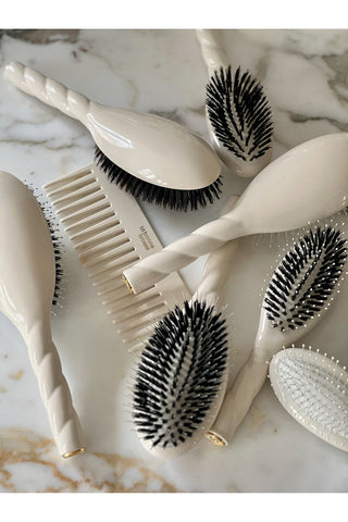N.01 Large Shine & Care Hair Brush: Creamy White
