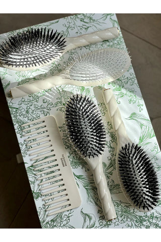 N.01 Large Shine & Care Hair Brush: Creamy White
