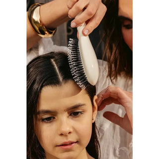 N.03 Large Gentle Scalp Care Hair Brush: Creamy White